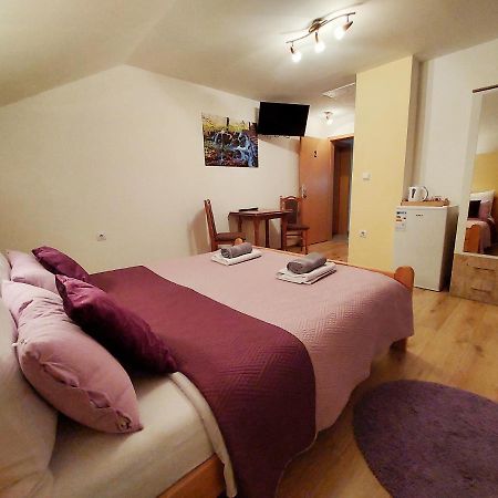 House Angie Hotell Jezerce Exteriör bild