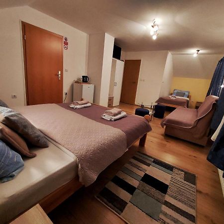 House Angie Hotell Jezerce Exteriör bild