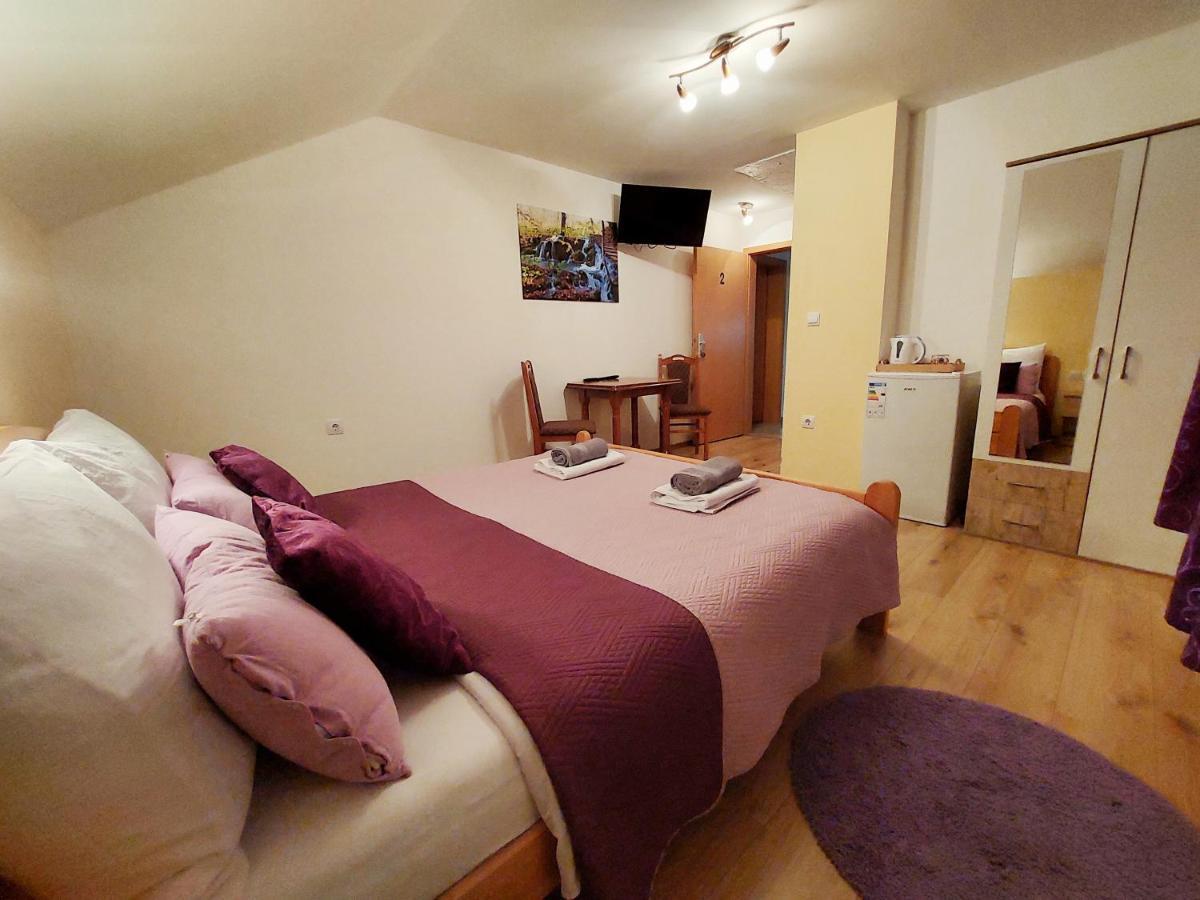 House Angie Hotell Jezerce Exteriör bild