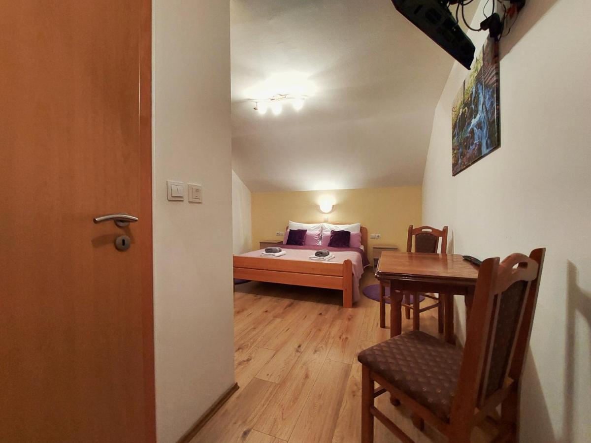House Angie Hotell Jezerce Exteriör bild