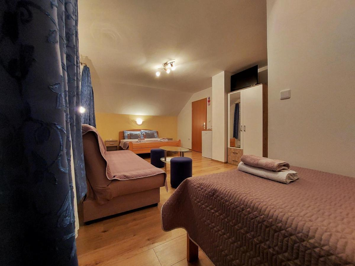 House Angie Hotell Jezerce Exteriör bild